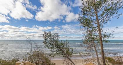 Whitecaps Lakeside– Pet-Friendly Lake Michigan Escape