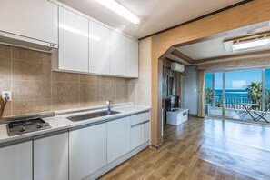 Standard Room | Free WiFi, bed sheets - Sea Eco Beach (Jeju City)