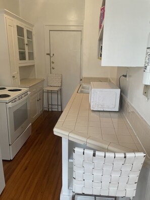 Private kitchen - BEAUTIFUL ONE BEDROOM NEAR EVERYTHING YOU NEED!! (Houston)