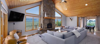 New! Private Hot Tub | Dog Friendly | Summer Retreat in Paradise Valley!