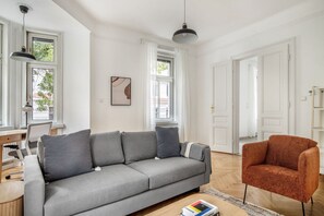 Fernseher, Stereoanlage