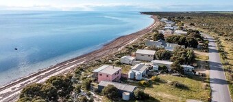 Love & Mutiny : Pink 1950s shack Tranquillity plus