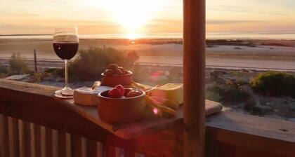 Love & Mutiny : Pink 1950s shack Tranquillity plus