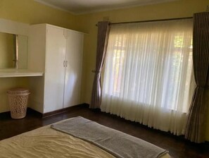 3 chambres, fer et planche à repasser, Wi-Fi gratuit, draps fournis