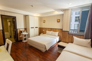 Superior Triple Room | Bar mini, peti besi dalam bilik, dihias secara berasingan 