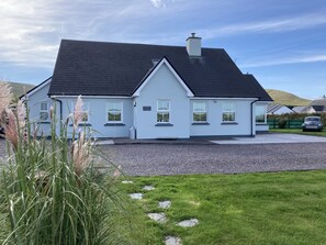 Exterior - Triple room with ensuite bathroom (Portmagee)