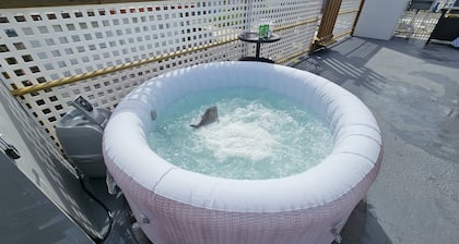 Apartment Black & White with Jacuzzi on Terrace Cozy and Modern
