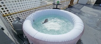 Apartment Black & White with Jacuzzi on Terrace Cozy and Modern