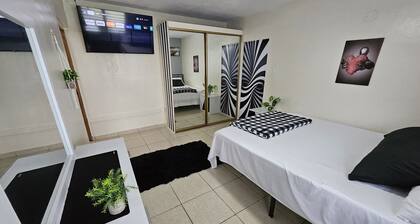 Apartment Black & White with Jacuzzi on Terrace Cozy and Modern