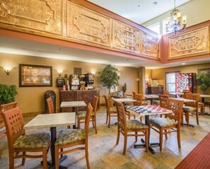 Dining - Mountain Lodge Apt! (Pittsfield)