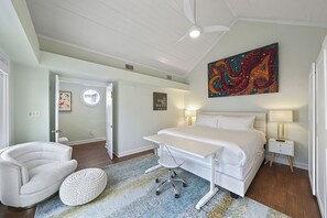 3 bedrooms, free WiFi, bed sheets - Palm Oasis - Pet Friendly Cottage Near the Water with Private Pool Area (Miramar Beach)