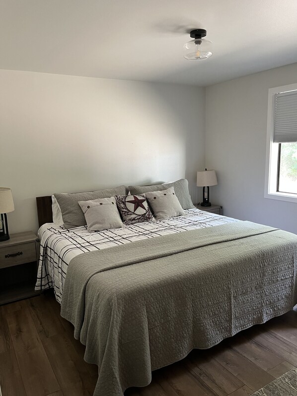 2 bedrooms, iron/ironing board, free WiFi, bed sheets