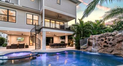 All Oar Nothing | 4800 sqft. Luxury Home! Walk to Lido Beach, Bike to St Armand Circle