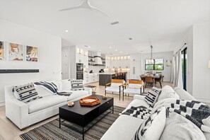 Téléviseur connecté, table de ping-pong