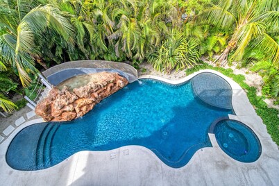 Shore is Something | 5000sqft, Walk to Lido Beach, Bike to St Armand Circle