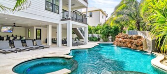 Shore is Something | 5000sqft, Walk to Lido Beach, Bike to St Armand Circle