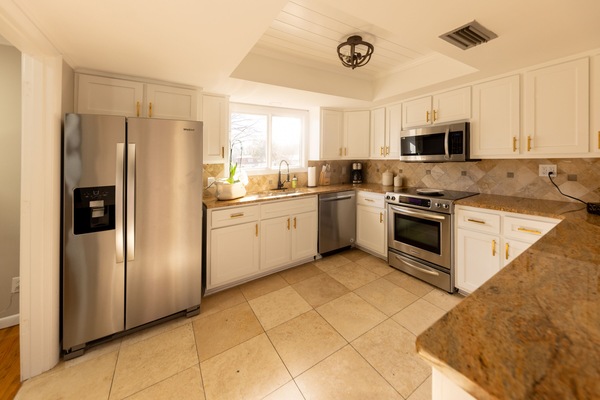 Refrigerador, microondas, horno, placa de cocina