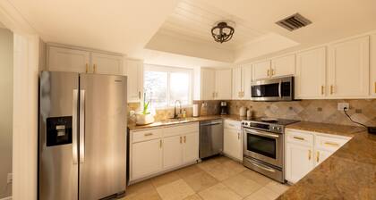 BEAUTIFUL 4 Bed 3 Bath Renovated Furnished House S HSV 2 Car Garage NON SMOKING