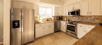 BEAUTIFUL 4 Bed 3 Bath Renovated Furnished House S HSV 2 Car Garage NON SMOKING