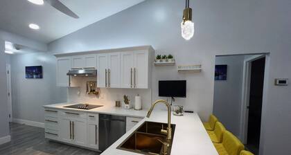 J&K Dream Home in Sarasota near of Siesta Key. Enjoy our modern, renovated house