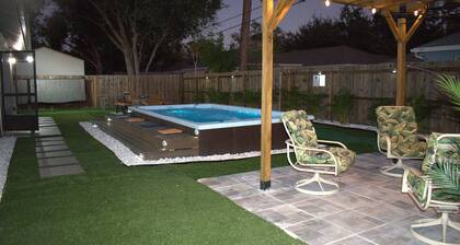 J&K Dream Home in Sarasota near of Siesta Key. Enjoy our modern, renovated house