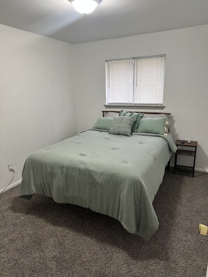 3 makuuhuonetta, silitysrauta/-lauta, ilmainen Wi-Fi, vuodevaatteet