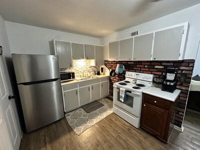 Yellow House with the Red Door - 5 minute drive to Catoosa Hardrock Casino!