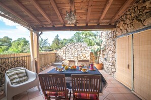 Outdoor dining - Giotto In Sardegna With Shared Pool, Marinella, Italy (Marinella)