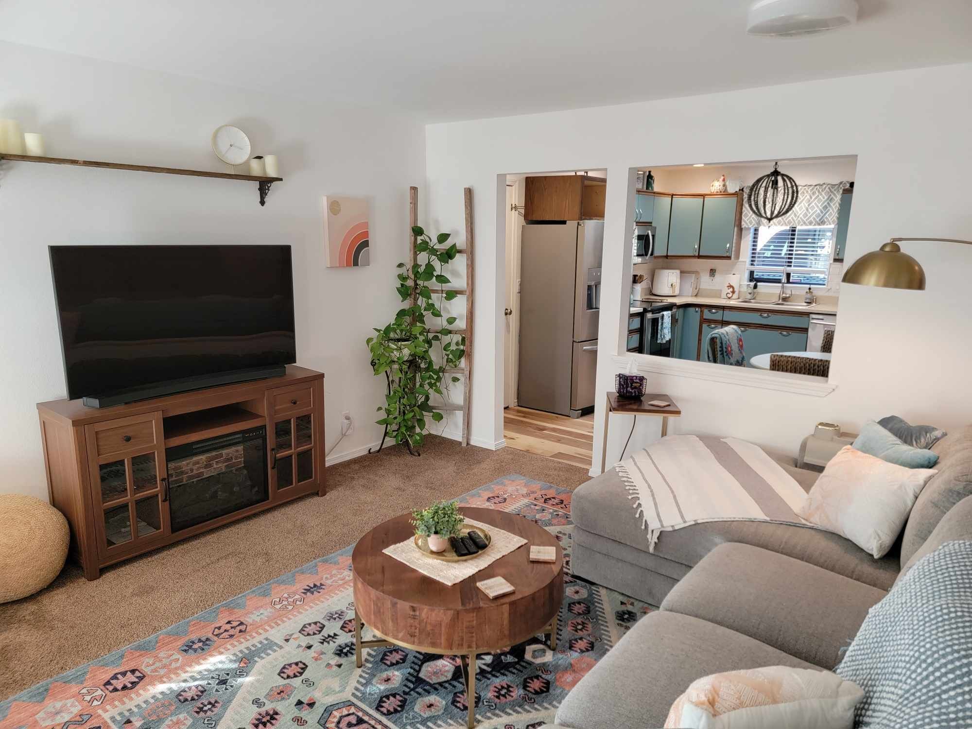 Tranquil 2-Bedroom Zen Condo Fully Stocked Kitchen, Patio, & Next to Golf Course