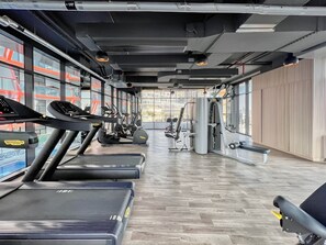 Fitness facility - Dubai Burj Khalifa Skyline View Corner Suite with Huge Balcony! (Dubai)
