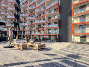 Property grounds - Dubai Burj Khalifa Skyline View Corner Suite with Huge Balcony! (Dubai)