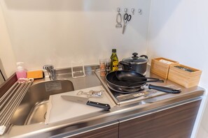 Standardlejlighed | Privat køkken | Køleskab/fryser i fuld størrelse, mikrobølgeovn, kogeplade, elkedel