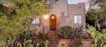 Desert Bloom / Blocks from U of A / 1 BR 1 BA