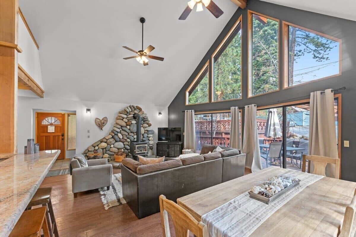 TV, peis og kontorer