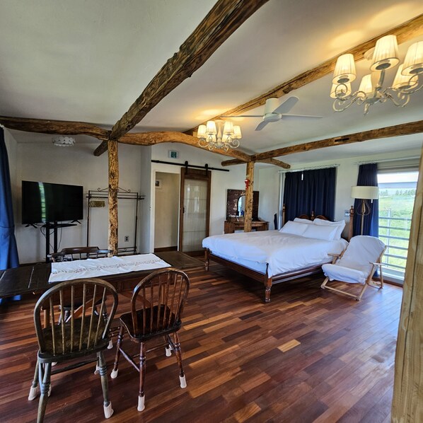 Duplex traditionnel | 2 chambres, bureau, espace de travail pour ordinateurs portables