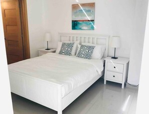 1 soverom, blendingsgardiner, strykejern/-brett og wi-fi (inkludert)