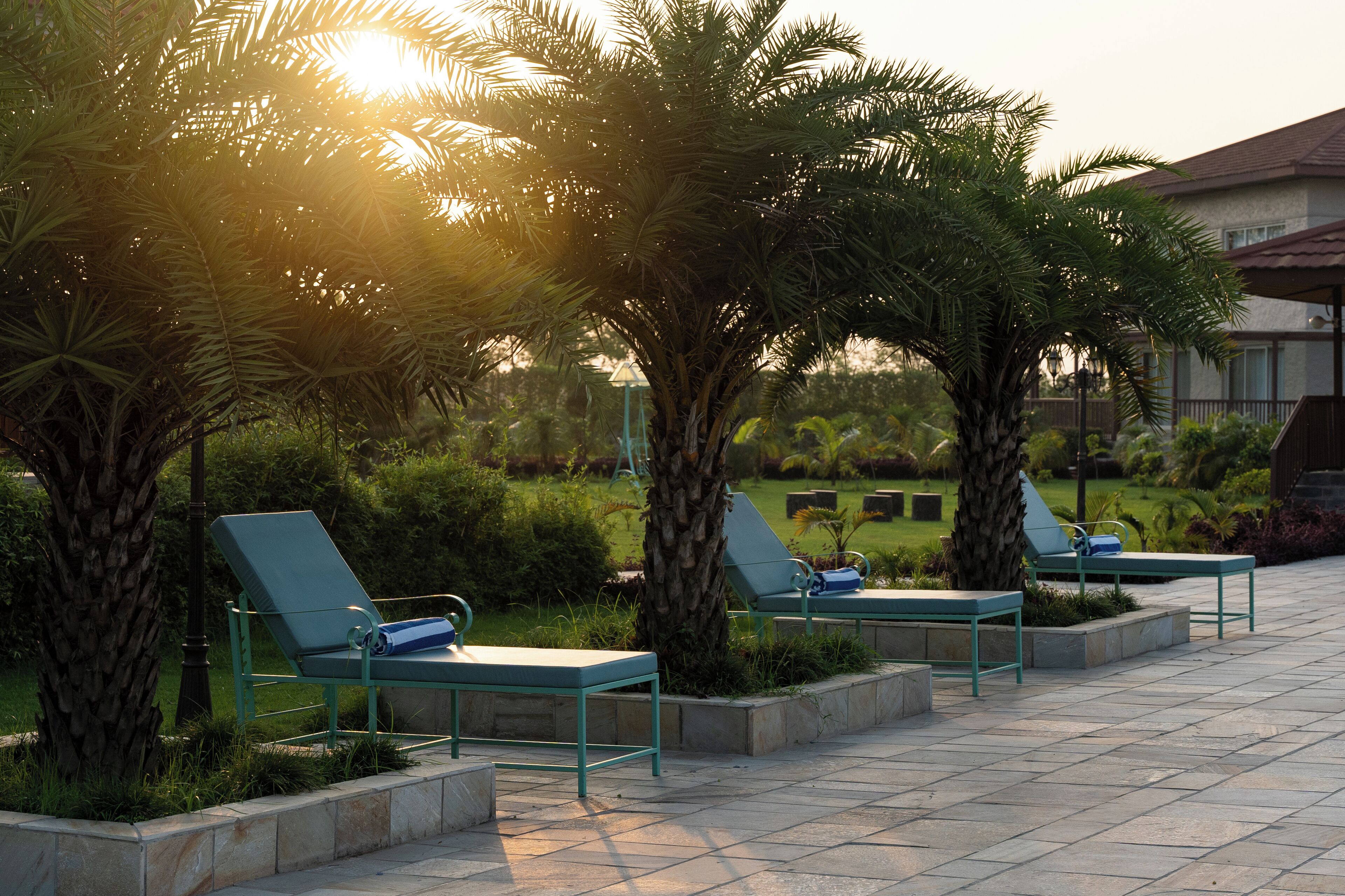 10 室内游泳池，室外游泳池