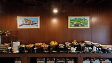 Tägliches Frühstücksbuffet (15 USD pro Person)