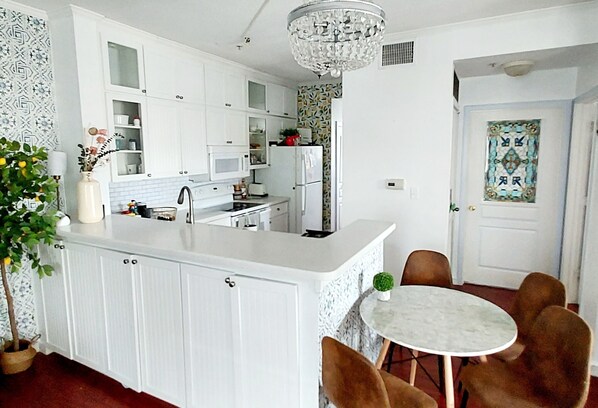 Private kitchen - Close to Disney. Free parking. (Celebration)