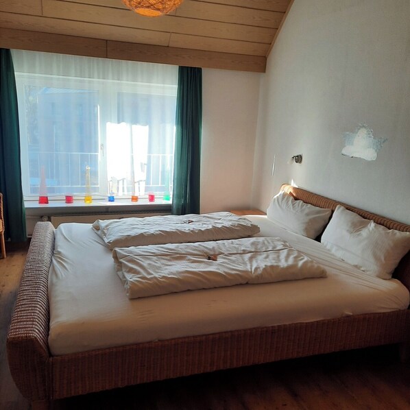 2 dormitorios, tabla de planchar con plancha, wifi gratis y ropa de cama