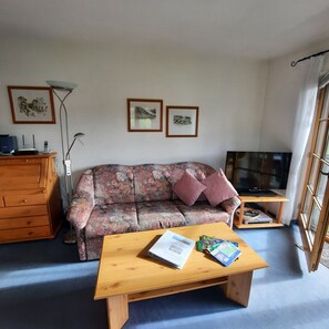 TV - Apartment 'Ferienwohnung Hörnerblick 32' with Mountain View, Balcony and Wi-Fi (Sonthofen-Altstädten)