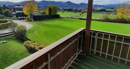Ferienwohnung "Hörnerblick 32" mit Bergblick, Balkon und WLAN