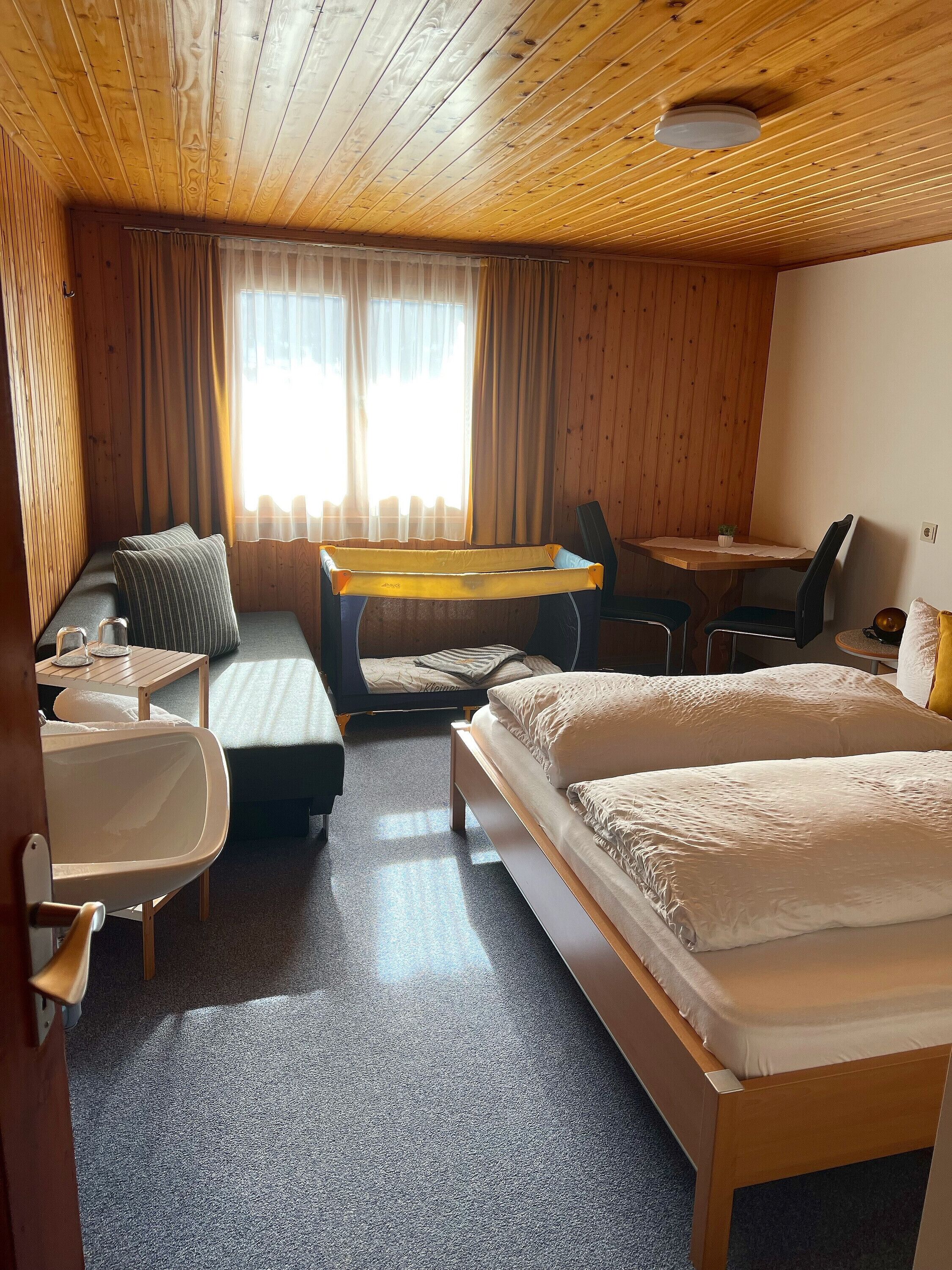 3 bedrooms, free WiFi, bed sheets