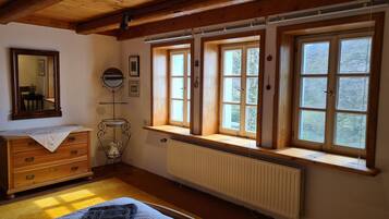 4 slaapkamers, een bureau, gratis wifi, beddengoed