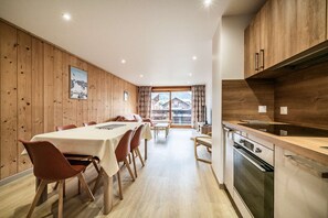 Fridge, microwave, oven, dishwasher - CHEVRULS A6 : Two bedrooms central apartment (MORZINE)