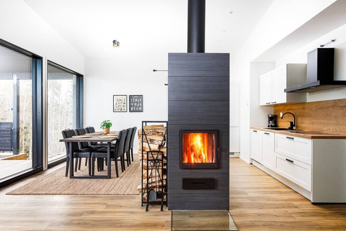 Jääkaappi, mikroaaltouuni, uuni, liesi