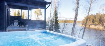 Villa Karina - Beachfront with Jacuzzi