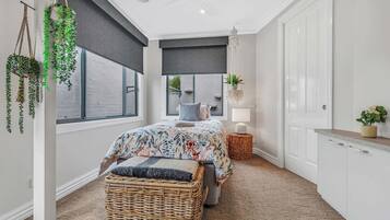 3 bedrooms, iron/ironing board, travel cot, Internet