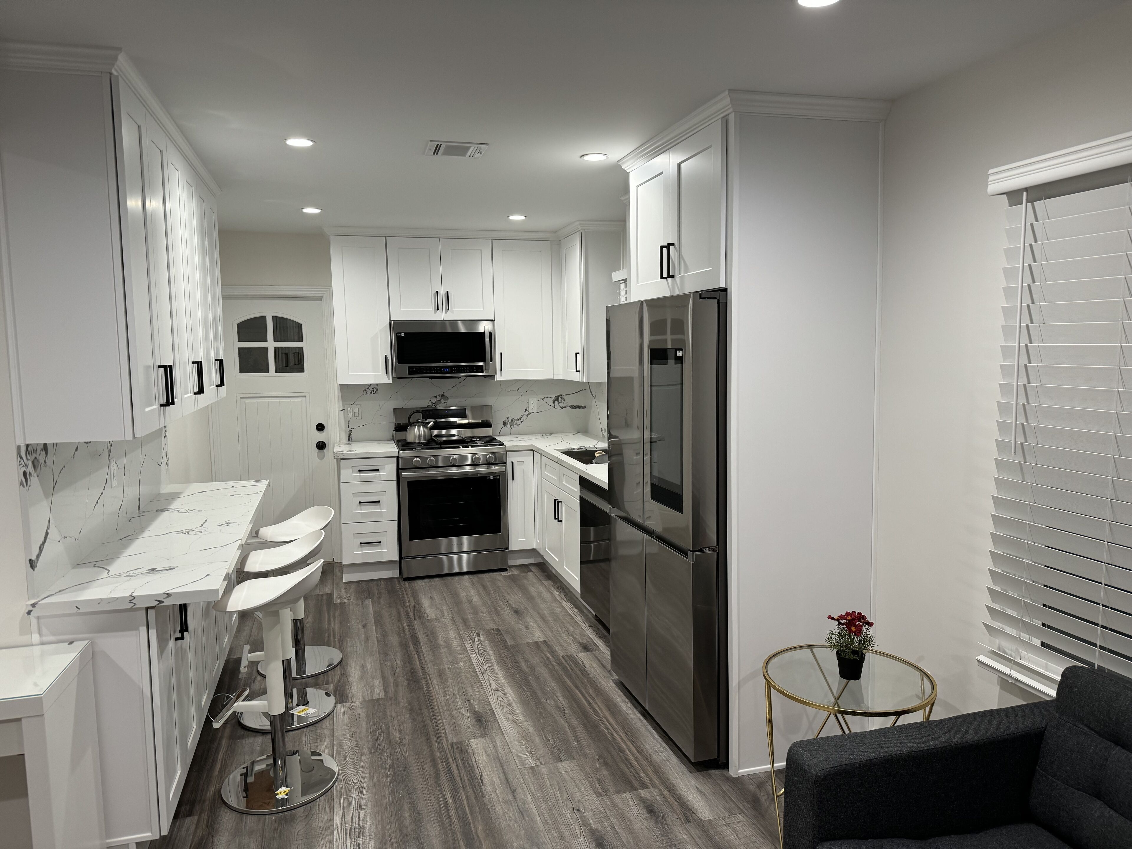 Kjøleskap, mikrobølgeovn, ovn og kokeplater