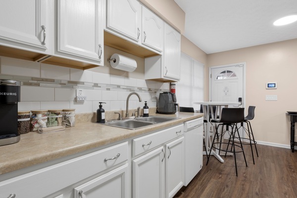 Køleskab, mikrobølgeovn, ovn, kogeplade